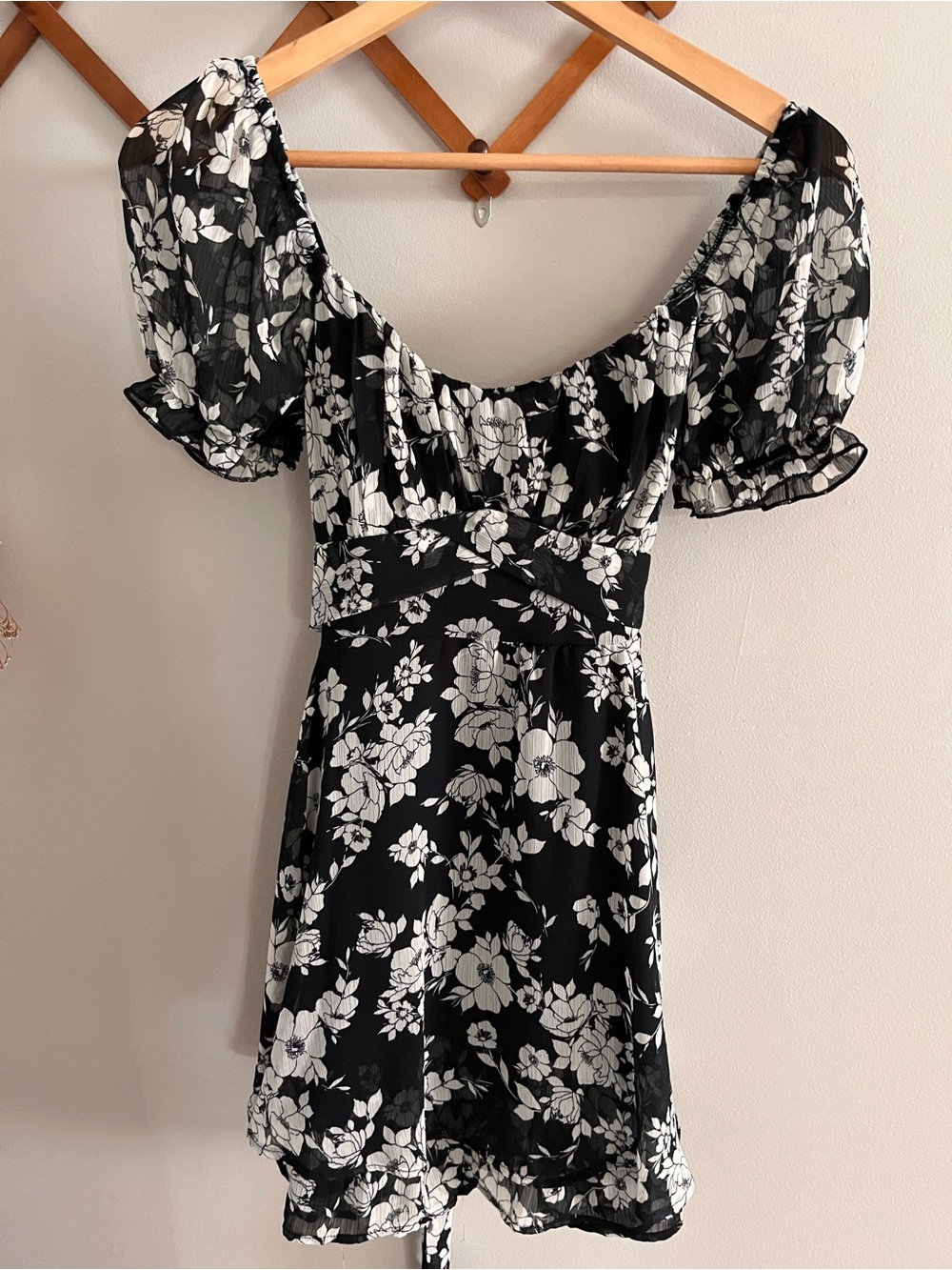 Black & White Floral Puff-Sleeve Mini Dress